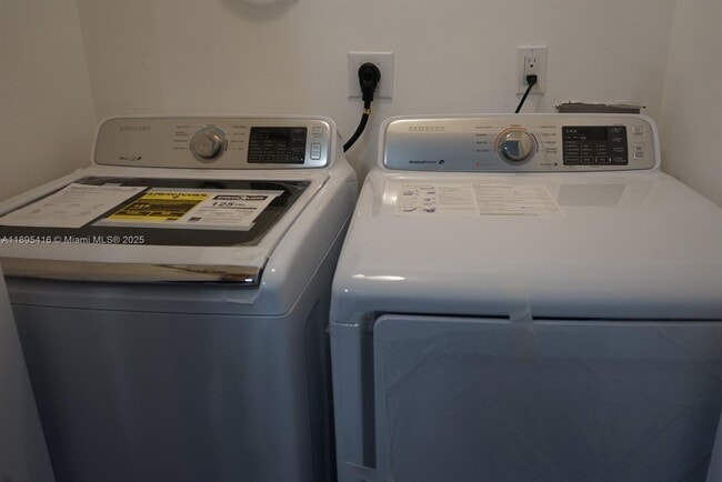 Building Photo - 1450 NE 147th St