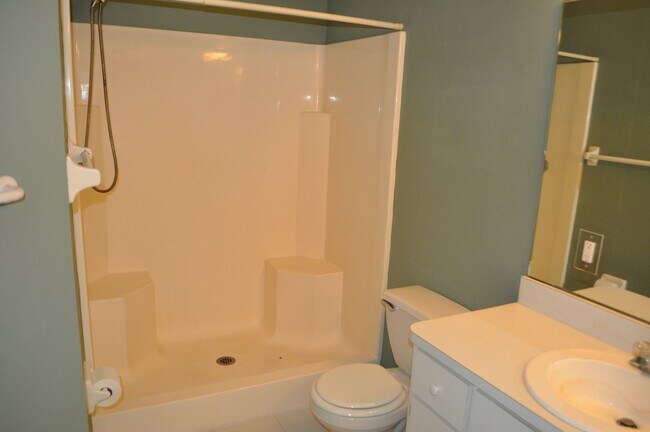 Building Photo - Pine Lakes 3bdrm home on a cul-de-sac!