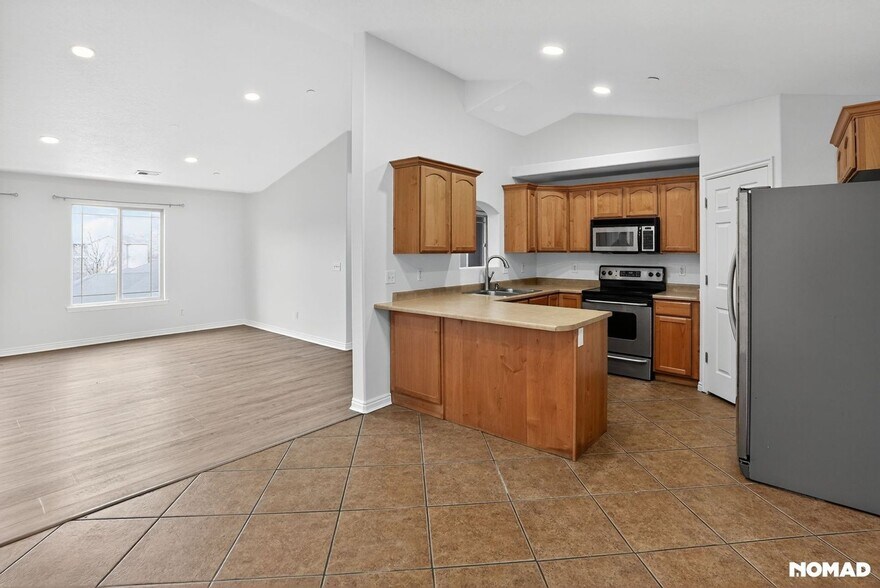 Building Photo - 946 W 630 S