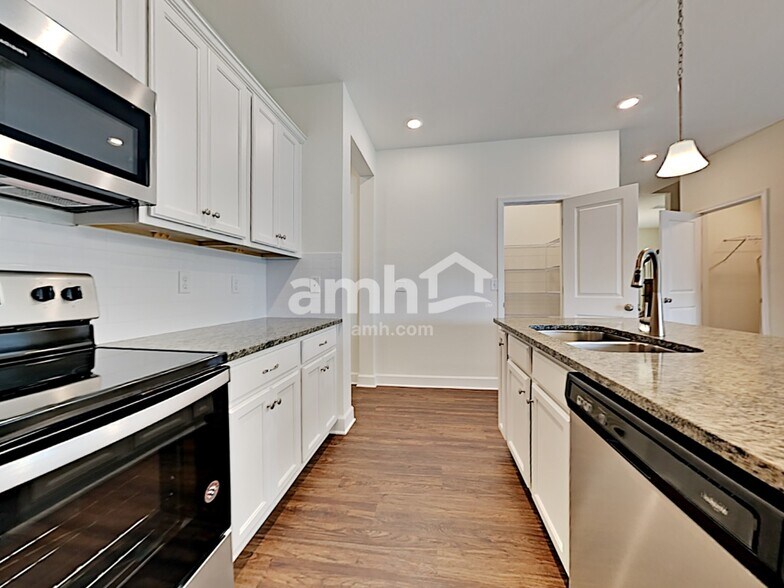 Building Photo - 5843 Hampton Creek Rd