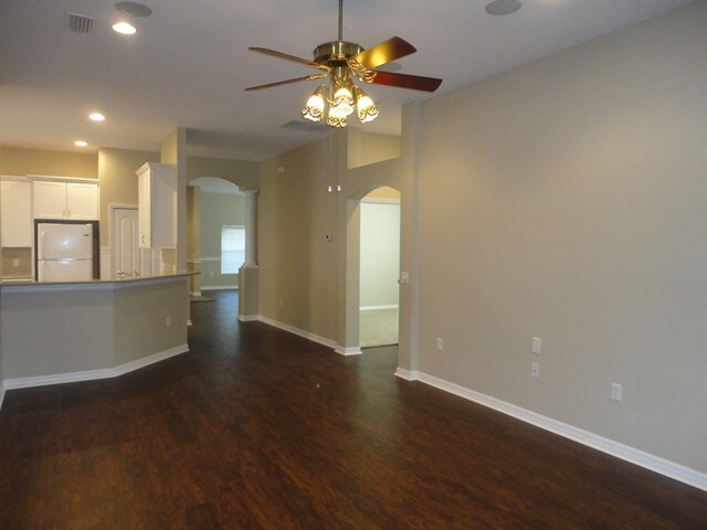 Building Photo - 4015 Warwick Hills Dr