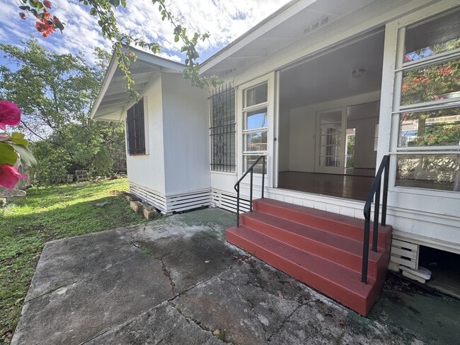 Building Photo - 3040 Lakimau St