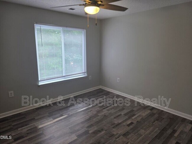 Building Photo - 1411 Collegiate Cir