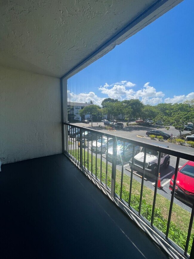 Building Photo - ONE BEDROOM ONE BATHROOM!! WATERFRONT COMMUNITY