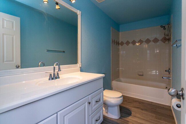 Building Photo - SPACIOUS 3BD HOME IN FREEDOM HEIGHTS W/ A/...