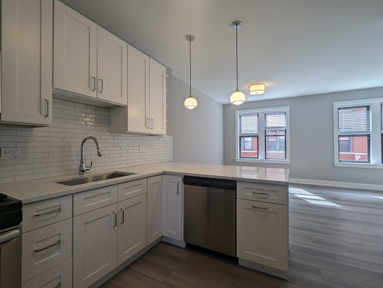 Building Photo - 3943 N Janssen Ave