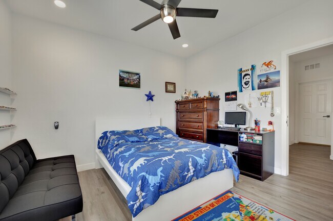 Building Photo - 10336 Early Morning Ave