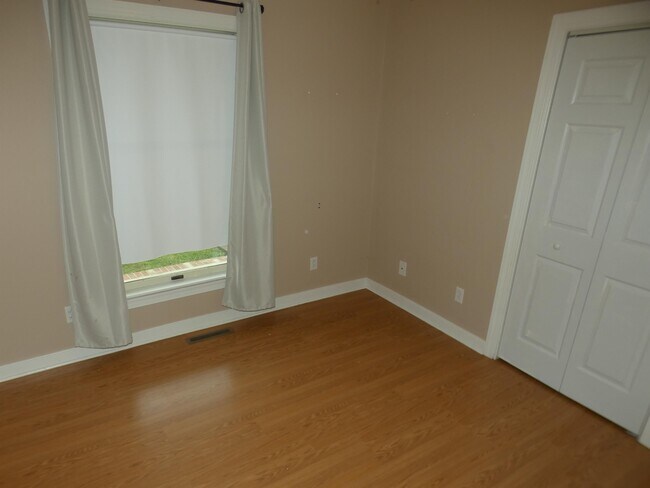 Building Photo - 10451 Edgehill Ln