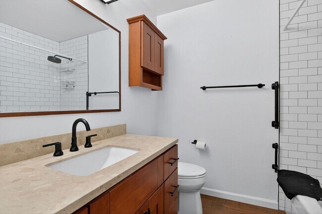 Building Photo - Sought After Mesa Verde Home