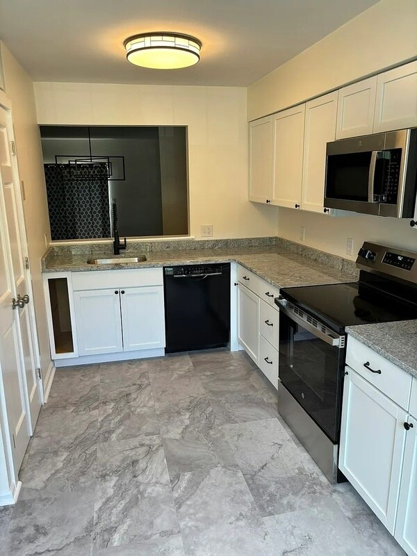 Building Photo - 307 Cobble Creek Curv