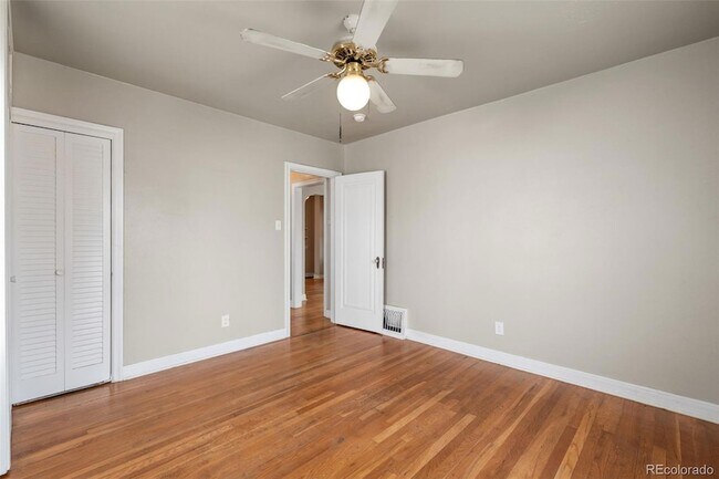 Building Photo - 1321 E Monument St