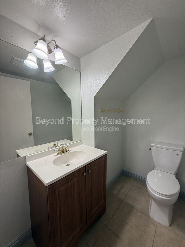 Building Photo - 8535 Paradise Valley Rd