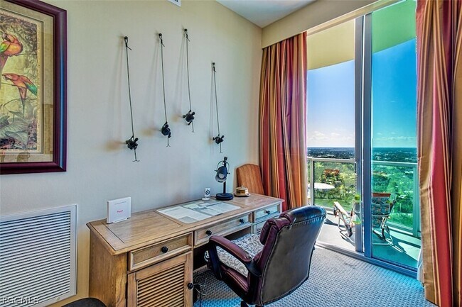 Building Photo - 3000 Oasis Grand Blvd