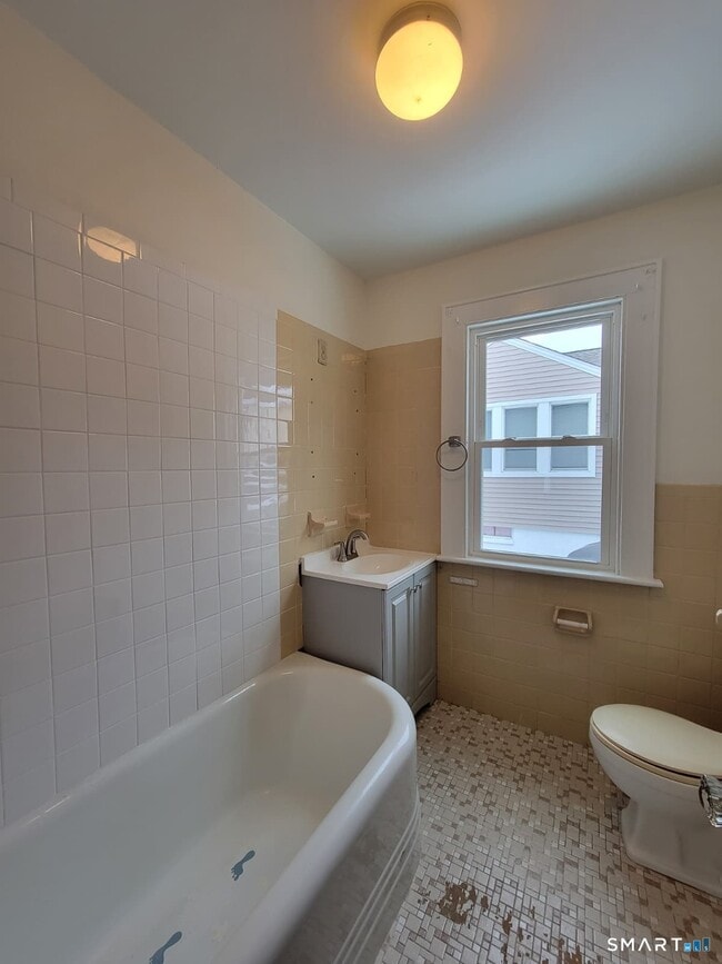 Building Photo - 14 Richard St