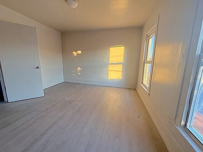 Building Photo - 638 Carbon St