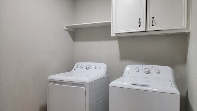 Building Photo - 2200 Joe Rushing Ln