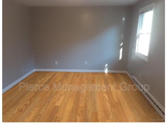 Building Photo - 9 Bayberry Ln