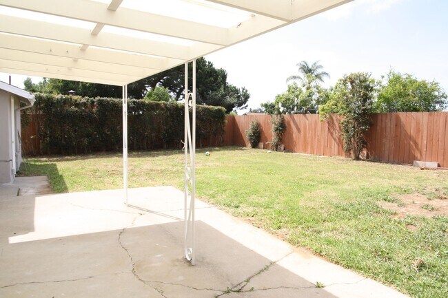 Building Photo - 3 Bedroom House in Clairmont - Complete Remodel