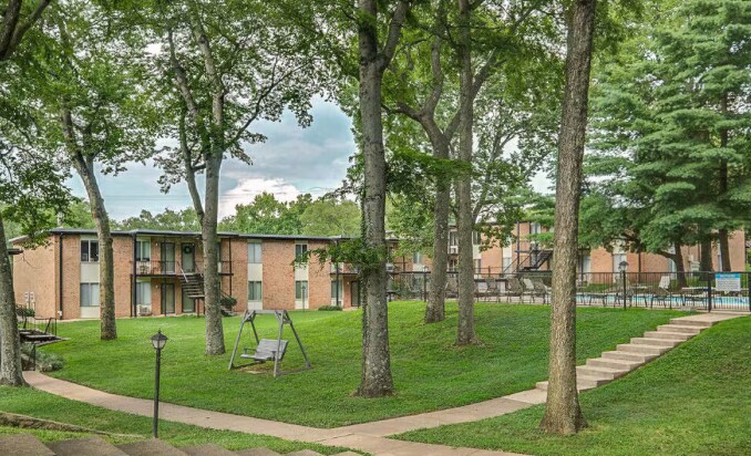 Building Photo - 2601 Hillsboro Pike