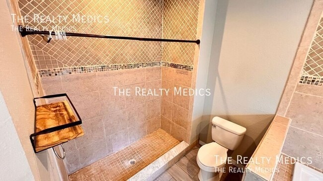 Building Photo - 3297 Tallwood Dr