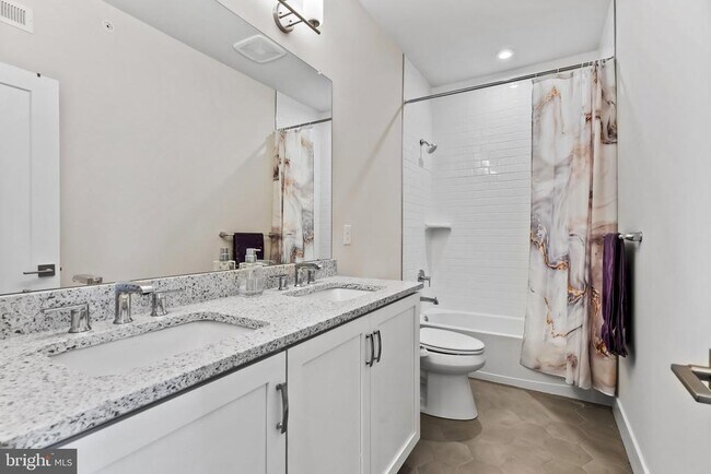 Building Photo - 908 Laurens Aly