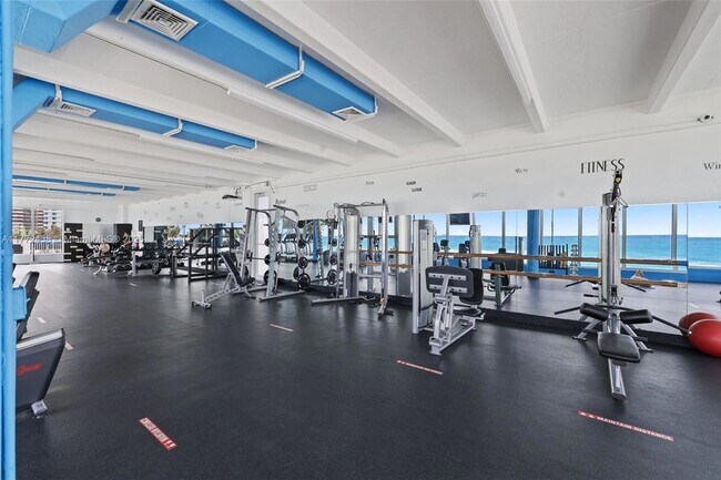 Building Photo - 5401 Collins Ave