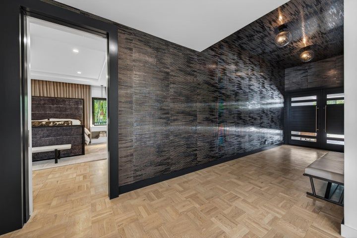 Building Photo - 420 SE 17th Ave