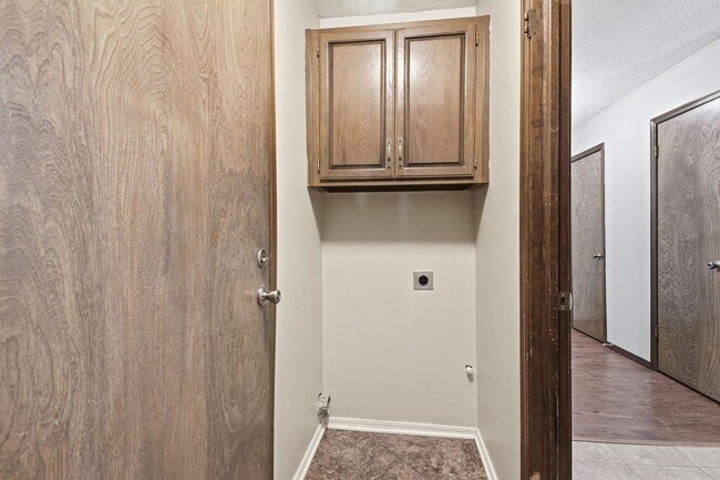 Building Photo - 7001/7003 S Indianapolis Ave Duplex