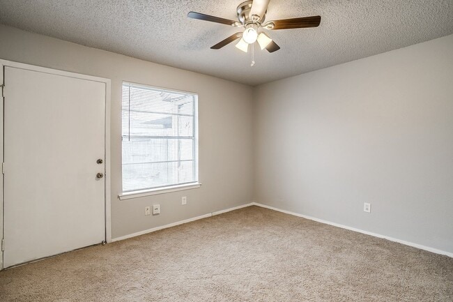 Building Photo - 2521 Indigo Ln
