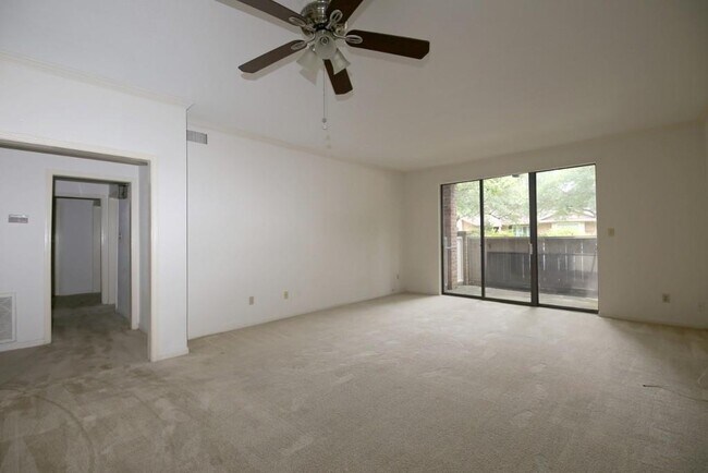 Building Photo - 2475 Underwood St