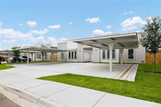Building Photo - 12 Brookside Bend St