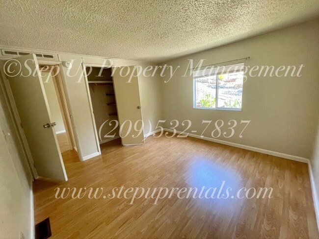 Building Photo - 2 Bedroom 2 Bath Manufactured Home With Wa...