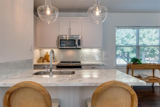 Building Photo - 5830 Oram St