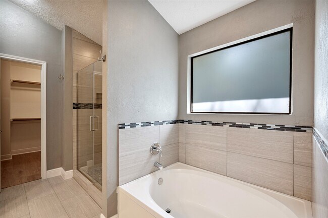 Building Photo - 19 Kearny Brook Pl