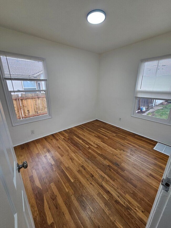 Building Photo - Available Now – 2 bedroom, 1 bathroom Boise Home with Fenced Yard and Detached Garage.  Basement ...