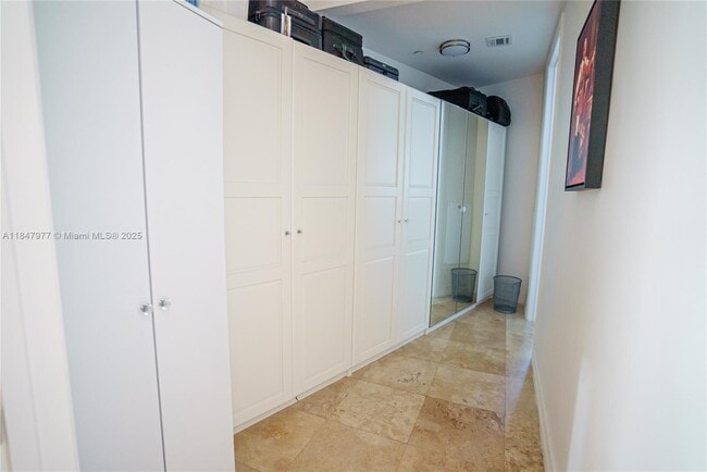 Building Photo - 15901 Collins Ave