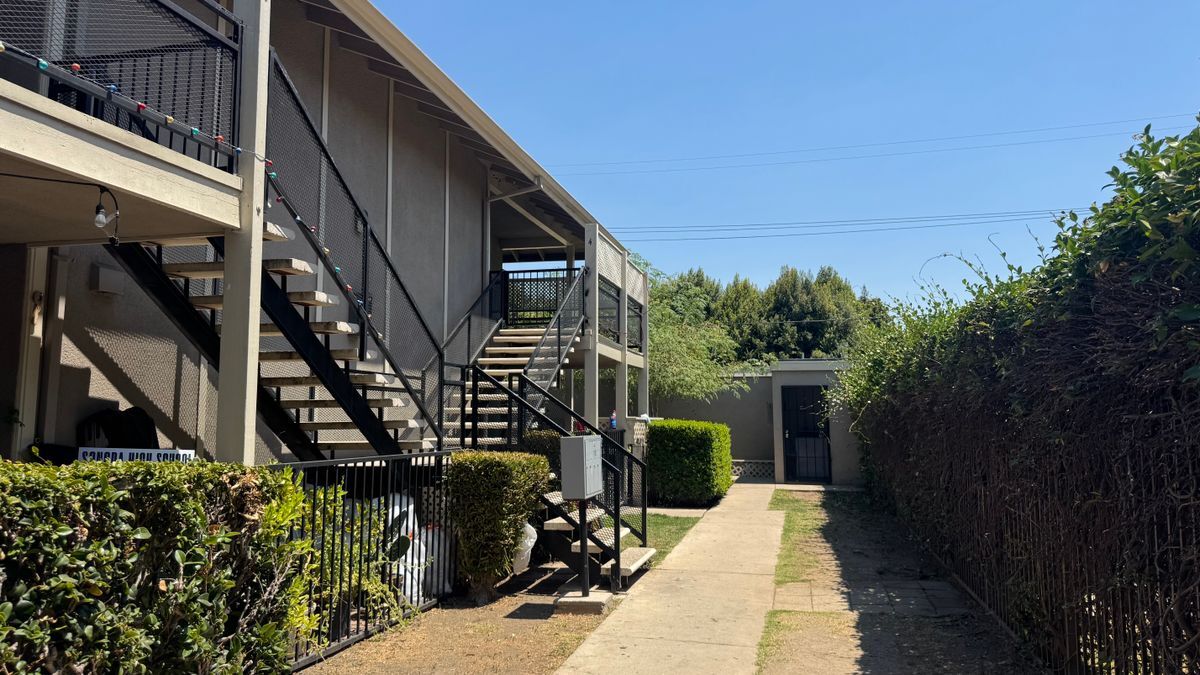 Building Photo - 1260 Burwood St