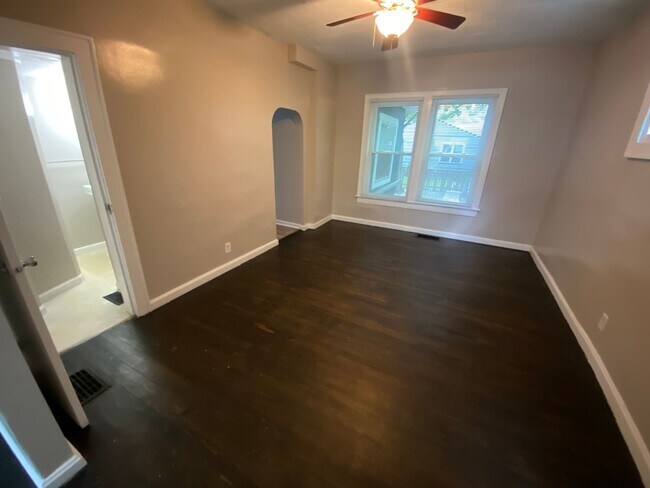 Building Photo - 428 E Lane Ave