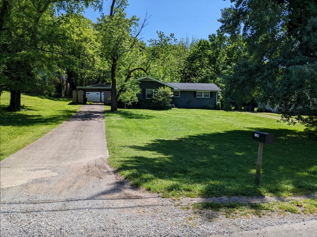 Building Photo - Beautiful Duplex in East Nashville