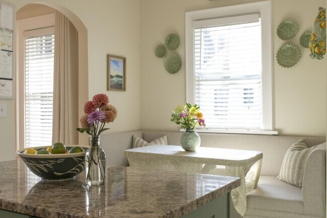 Building Photo - 801 Durant Pl NE