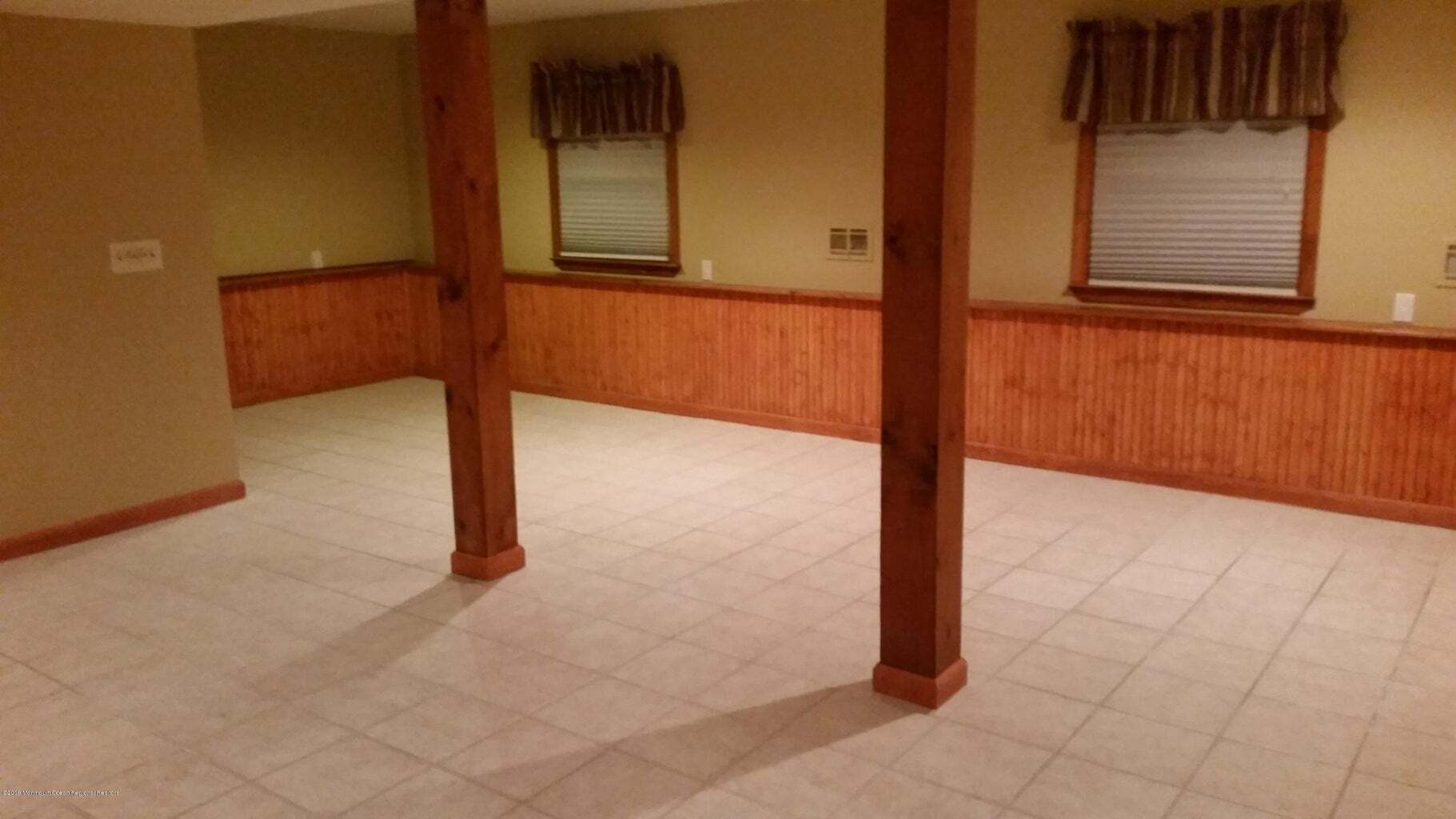 Building Photo - 744 Spray Ave