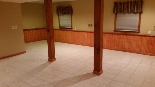 Building Photo - 744 Spray Ave