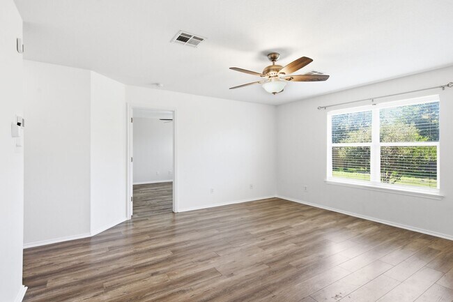 Building Photo - Charming 3 bedroom Home in Hutto!