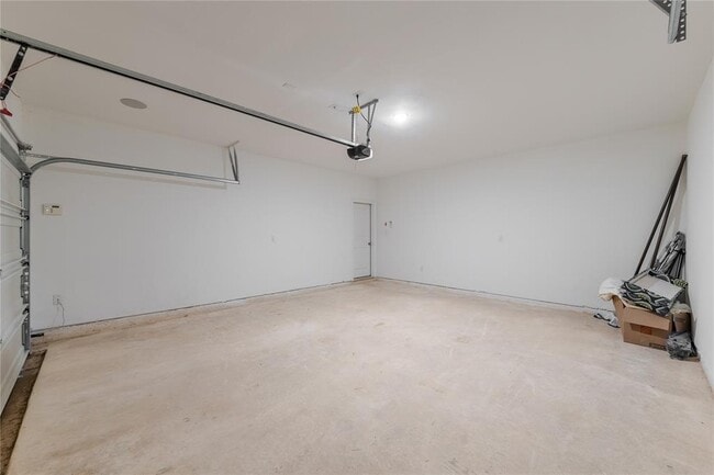 Building Photo - 316 LT Rusty Dr