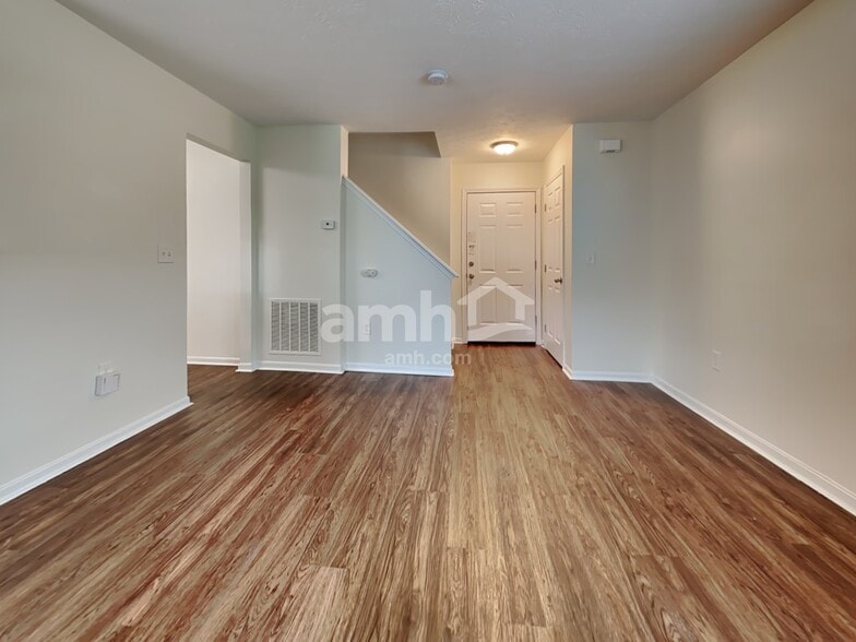 Building Photo - 216 Heftner Cir