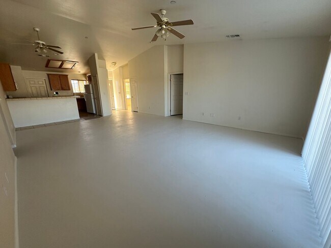 Primary Photo - 4 bedrooms close to Joshua Tree National P...