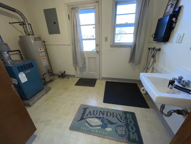 Laundry room - 4401 Haffner Dr