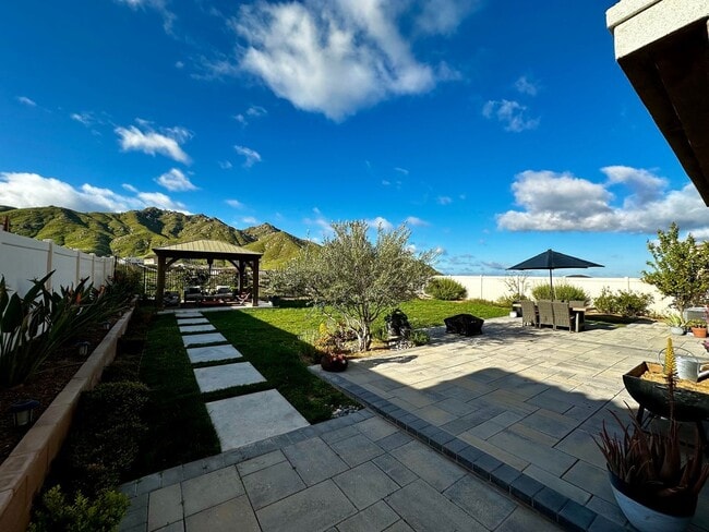 Building Photo - 4 Bedroom Single Family Home in Riverside