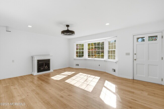 Building Photo - 218 Holly Ave