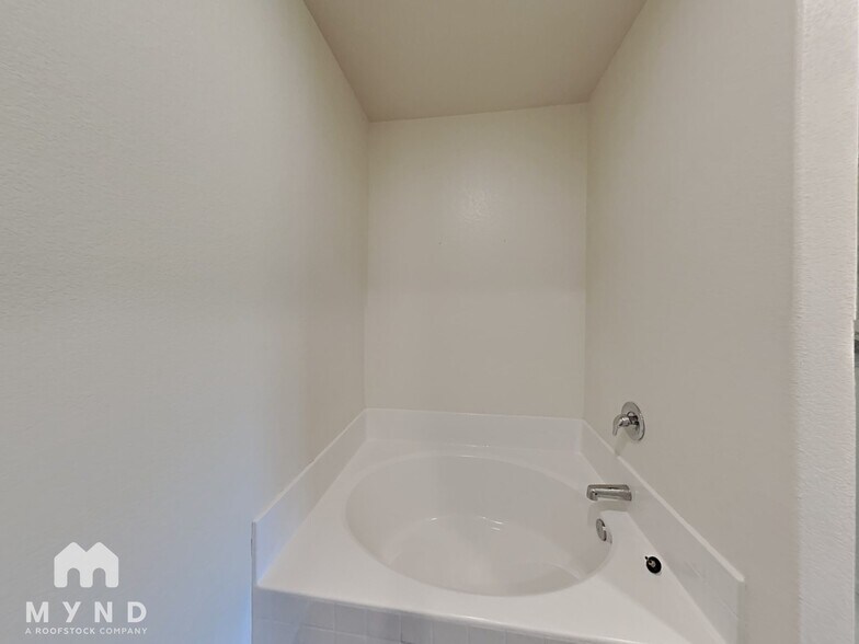 Building Photo - 105 Pettigrew Ct